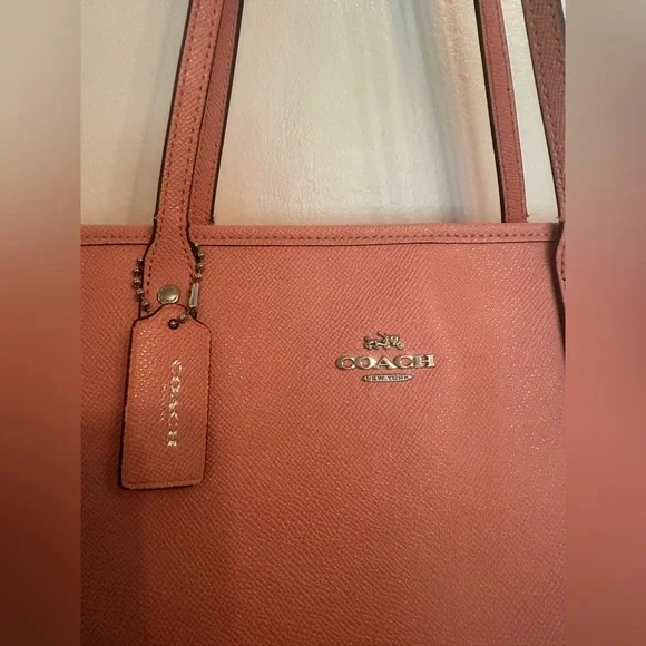 COACH Pink City Zip F57522
Crossgrain Leather Pink Blush bag (Read description) - Picture 4 of 11